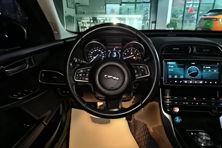 Used Jaguar XEL 2019 2.0T 200 PS Elite Edition Steering Wheel