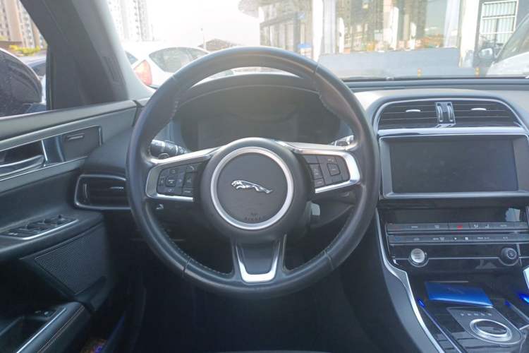 Used Jaguar XEL 2019 2.0T 250 PS Premium Edition Steering Wheel