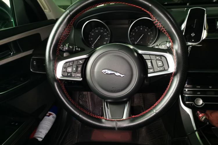 Used Jaguar XEL 2019 2.0T 200 PS Luxury Edition Steering Wheel