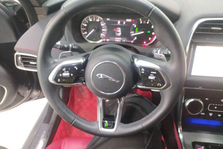 Used Jaguar XEL 2019 2.0T 200 PS Deluxe Edition Steering Wheel