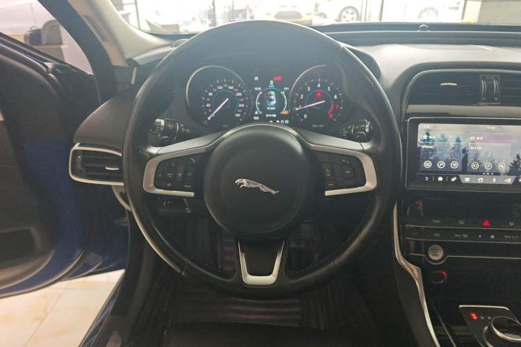 Used Jaguar XEL 2019 2.0T 200 PS Luxury Edition Steering Wheel