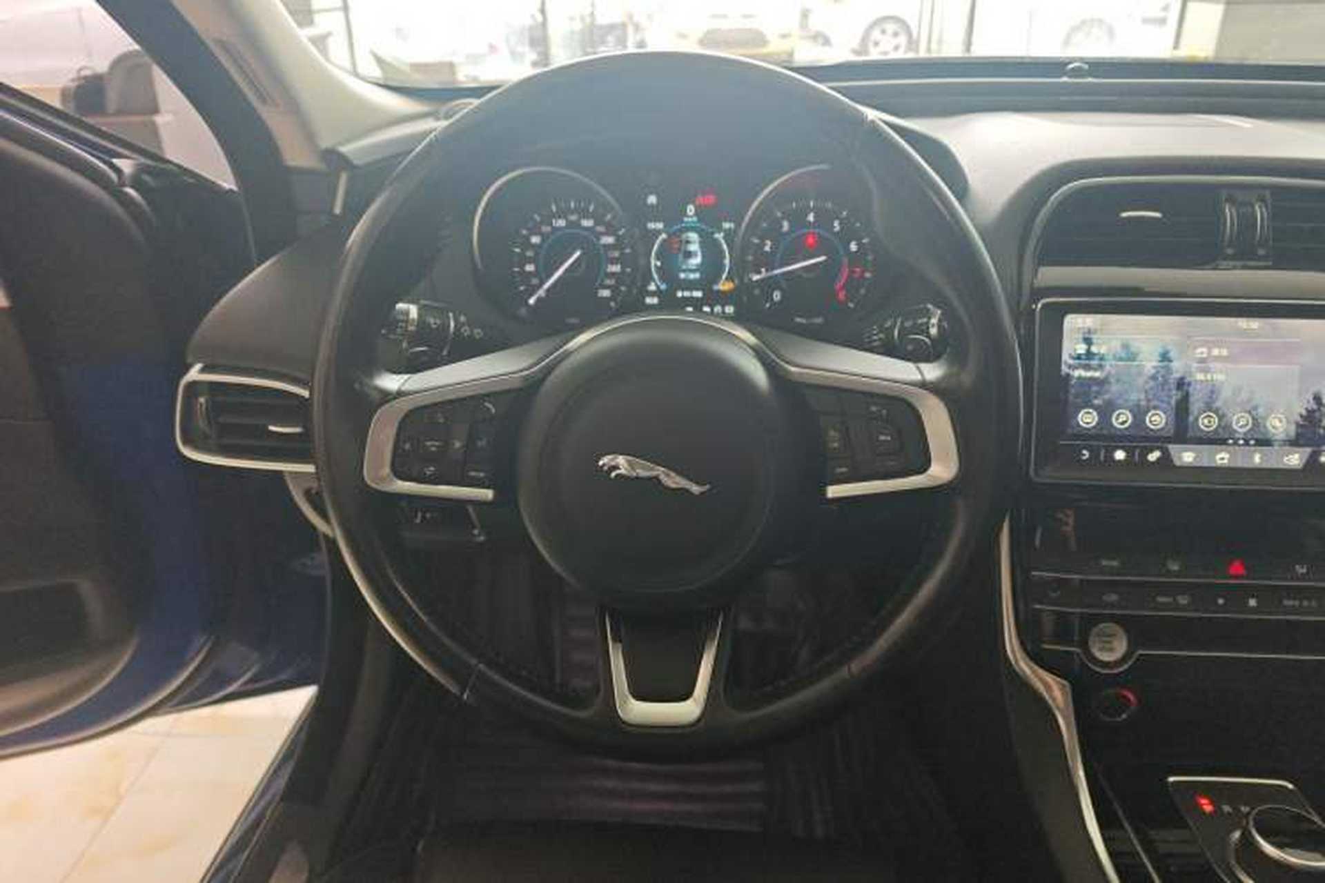 Used Jaguar XEL 2019 2.0T 200 PS Luxury Edition Steering Wheel