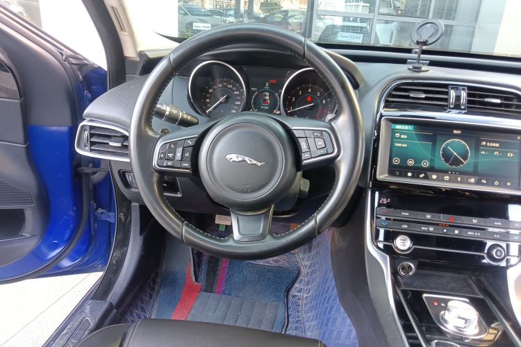 Used Jaguar XEL 2019 2.0T 200 PS Elite Edition Steering Wheel