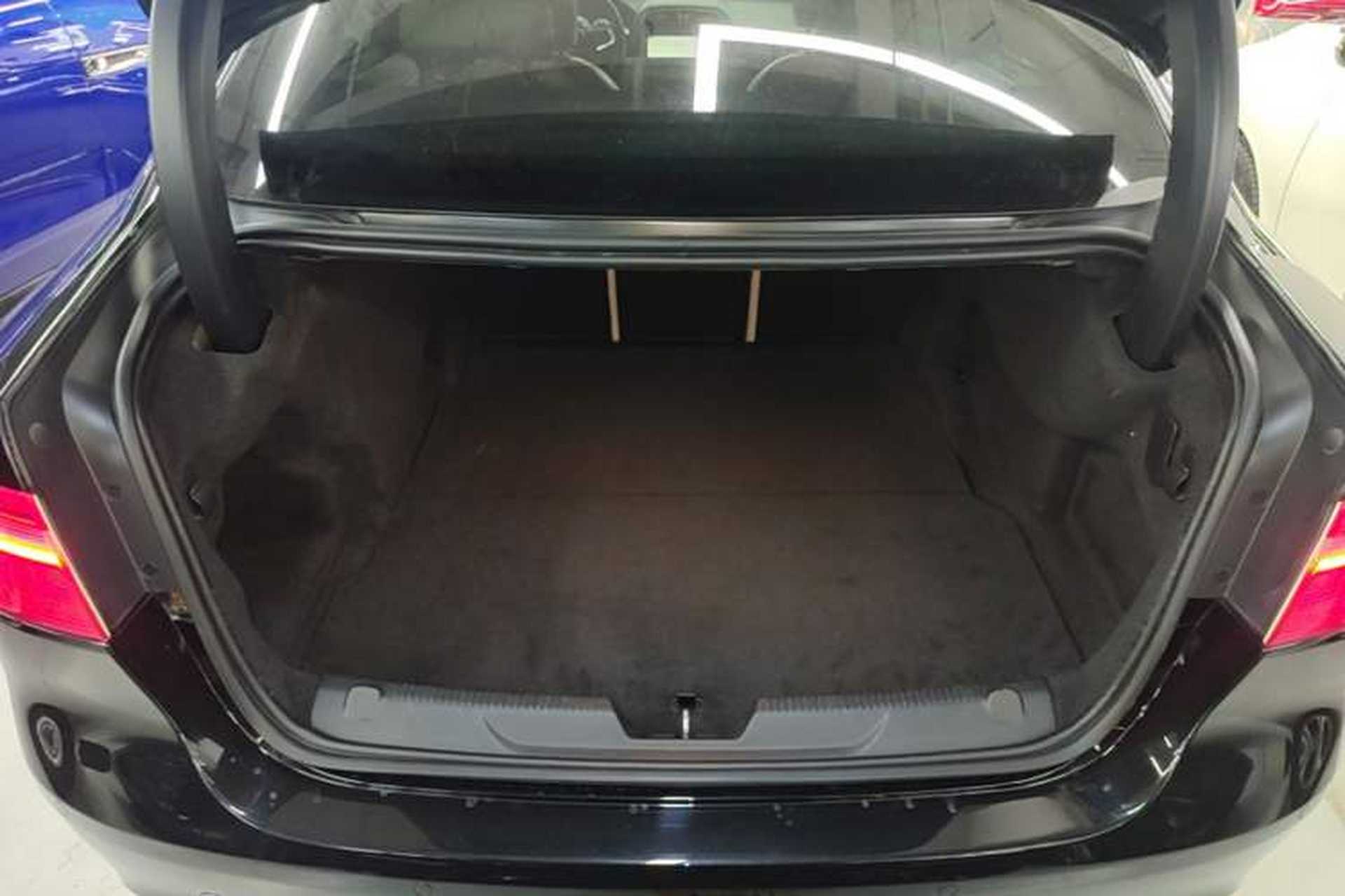 Used Jaguar XEL 2019 2.0T 200 PS Deluxe Edition Trunk