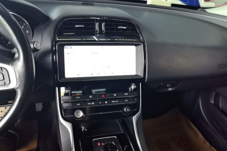 Used Jaguar XEL 2019 2.0T 200 PS Luxury Edition Audio And AC Panel