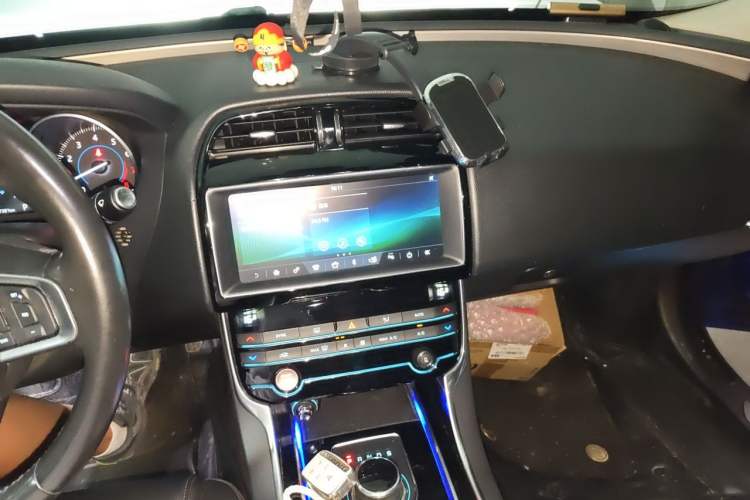 Used Jaguar XEL 2019 2.0T 200 PS Elite Edition Audio And AC Panel