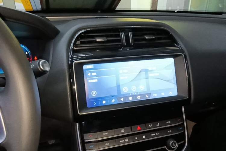 Used Jaguar XEL 2019 2.0T 200 PS Deluxe Edition Audio And AC Panel