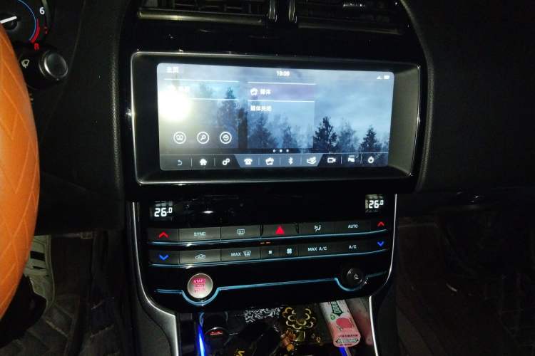 Used Jaguar XEL 2019 2.0T 200 PS Luxury Edition Audio And AC Panel