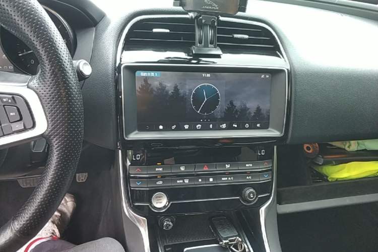 Used Jaguar XEL 2019 2.0T 200 PS Luxury Edition Audio And AC Panel