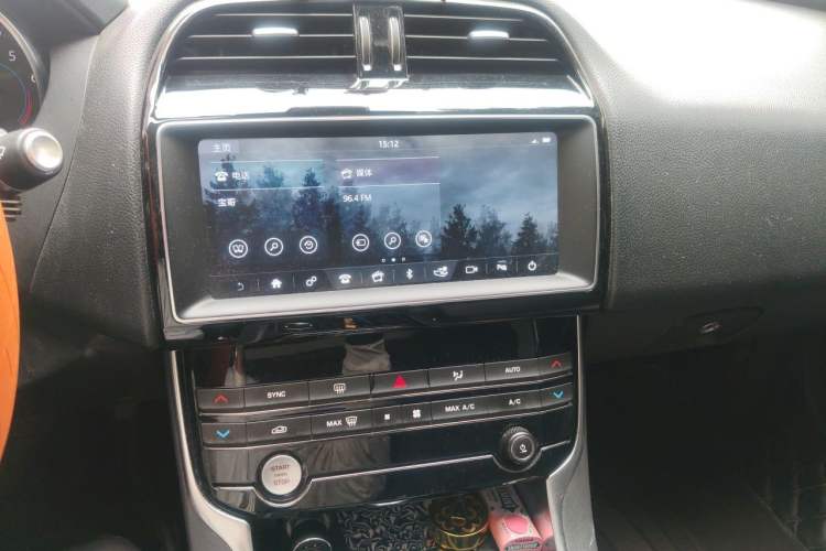 Used Jaguar XEL 2019 2.0T 200 PS Luxury Edition Audio And AC Panel
