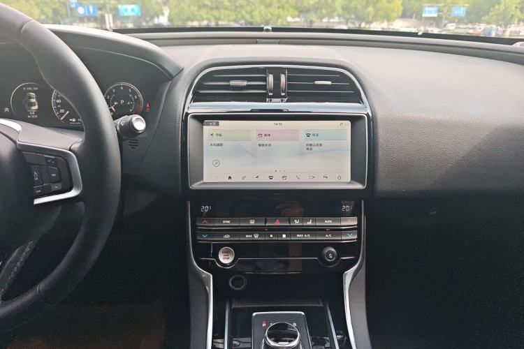 Used Jaguar XEL 2019 2.0T 200 PS Deluxe Edition Audio And AC Panel