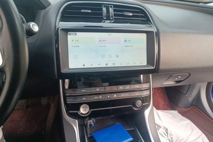 Used Jaguar XEL 2019 2.0T 200 PS Deluxe Edition Audio And AC Panel