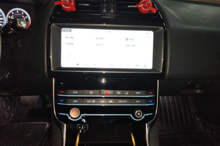 Used Jaguar XEL 2019 2.0T 200 PS Deluxe Edition Audio And AC Panel