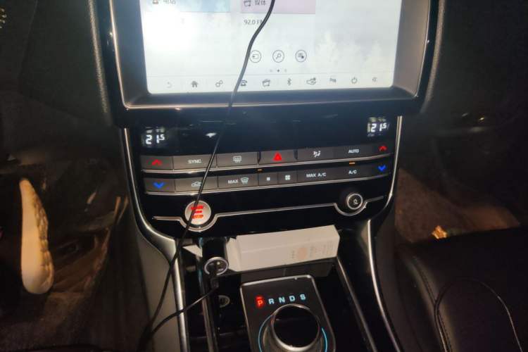 Used Jaguar XEL 2019 2.0T 200 PS Elite Edition Audio And AC Panel
