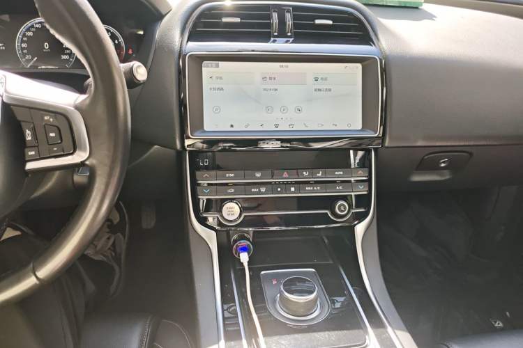 Used Jaguar XEL 2019 2.0T 200 PS Deluxe Edition Audio And AC Panel