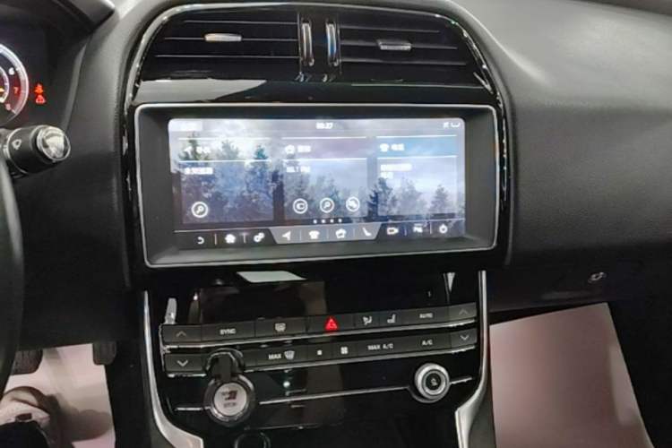 Used Jaguar XEL 2019 2.0T 200 PS Deluxe Edition Audio And AC Panel