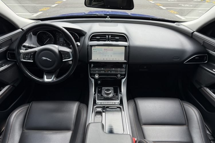 Used Jaguar XEL 2019 2.0T 200 PS Luxury Edition Audio And AC Panel
