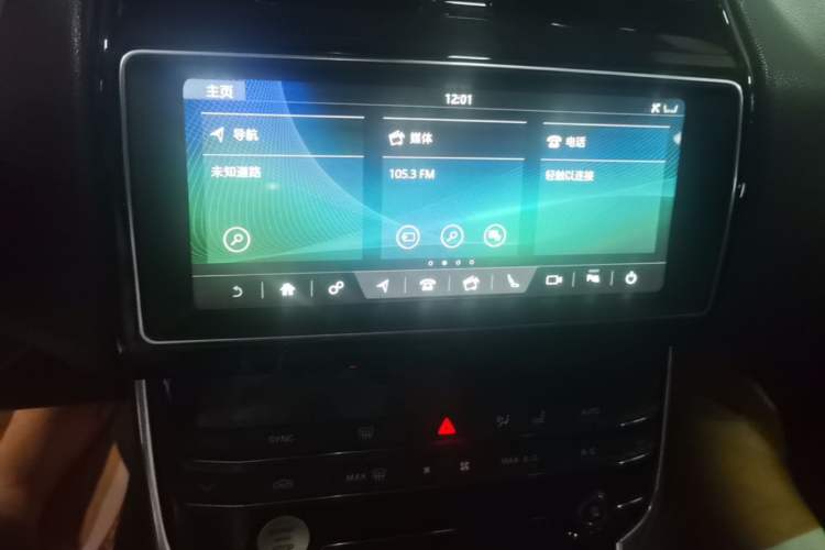 Used Jaguar XEL 2019 2.0T 200 PS Deluxe Edition Audio And AC Panel