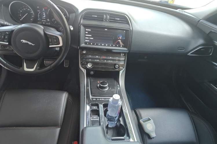 Used Jaguar XEL 2019 2.0T 200 PS Luxury Edition Audio And AC Panel