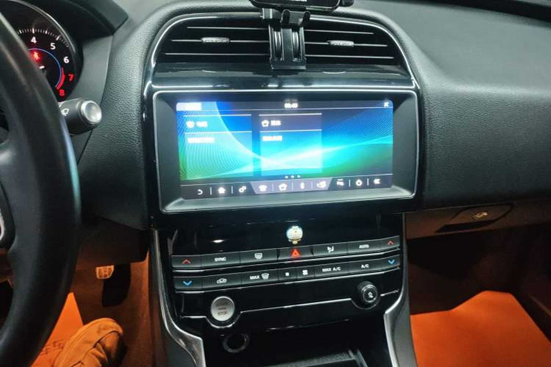 Used Jaguar XEL 2019 2.0T 200 PS Elite Edition Audio And AC Panel
