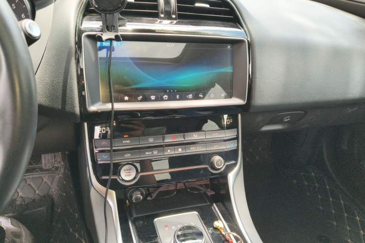Used Jaguar XEL 2019 2.0T 200 PS Luxury Edition Audio And AC Panel