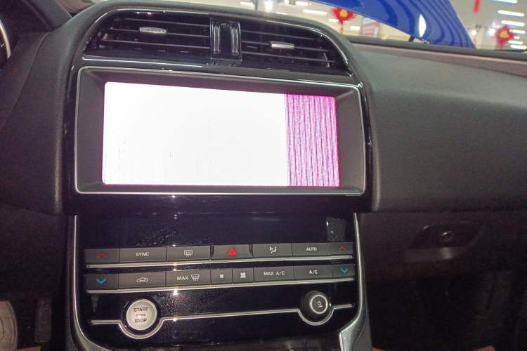 Used Jaguar XEL 2019 2.0T 200 PS Luxury Edition Audio And AC Panel