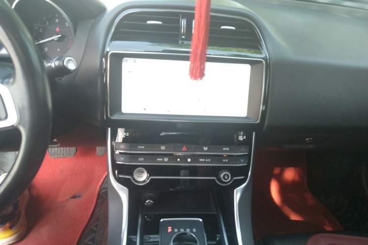Used Jaguar XEL 2019 2.0T 200 PS Luxury Edition Audio And AC Panel