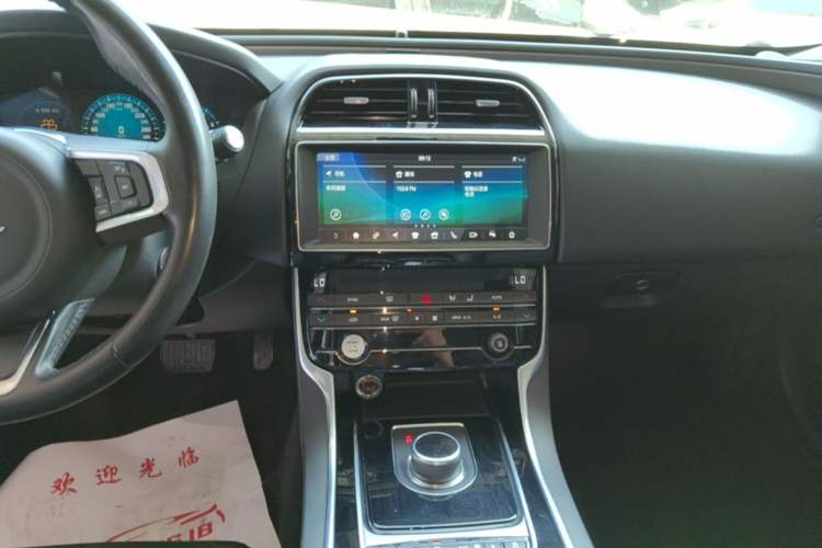 Used Jaguar XEL 2019 2.0T 200 PS Deluxe Edition Audio And AC Panel