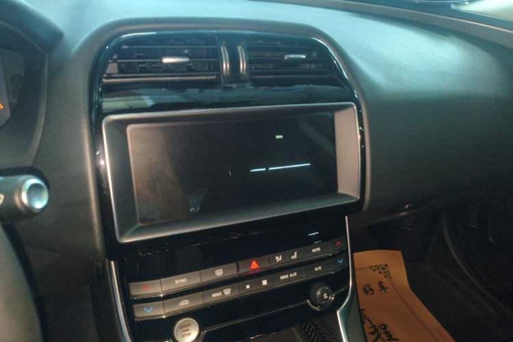 Used Jaguar XEL 2019 2.0T 200 PS Deluxe Edition Audio And AC Panel