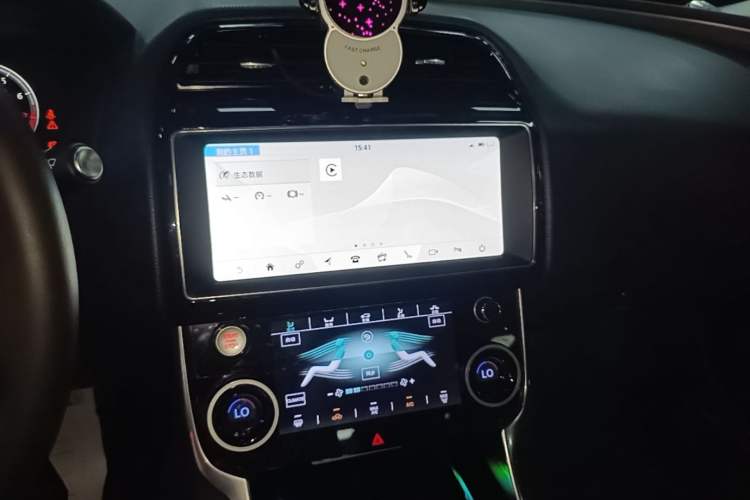 Used Jaguar XEL 2019 2.0T 200 PS Deluxe Edition Audio And AC Panel