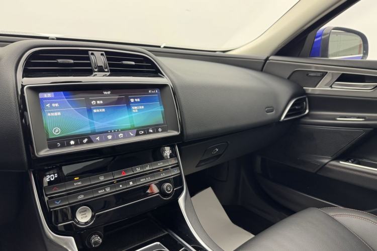 Used Jaguar XEL 2019 2.0T 200 PS Deluxe Edition Audio And AC Panel
