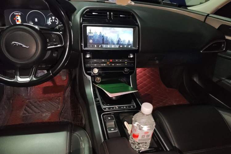 Used Jaguar XEL 2019 2.0T 200 PS Deluxe Edition Audio And AC Panel