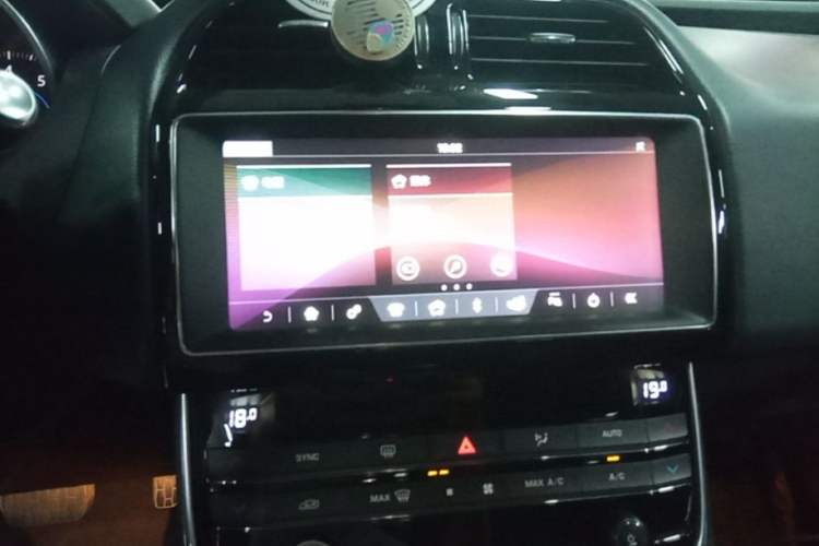 Used Jaguar XEL 2019 2.0T 200 PS Elite Edition Audio And AC Panel