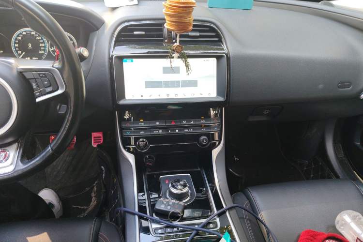 Used Jaguar XEL 2019 2.0T 200 PS Deluxe Edition Audio And AC Panel