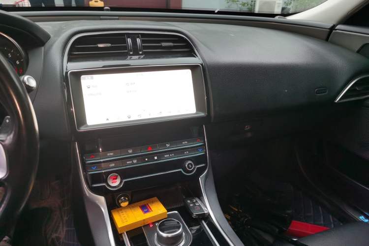 Used Jaguar XEL 2019 2.0T 200 PS Luxury Edition Audio And AC Panel
