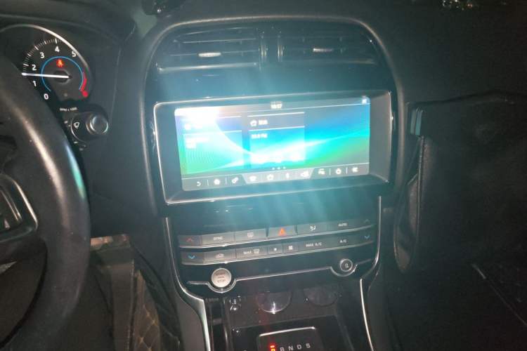 Used Jaguar XEL 2019 2.0T 200 PS Luxury Edition Audio And AC Panel