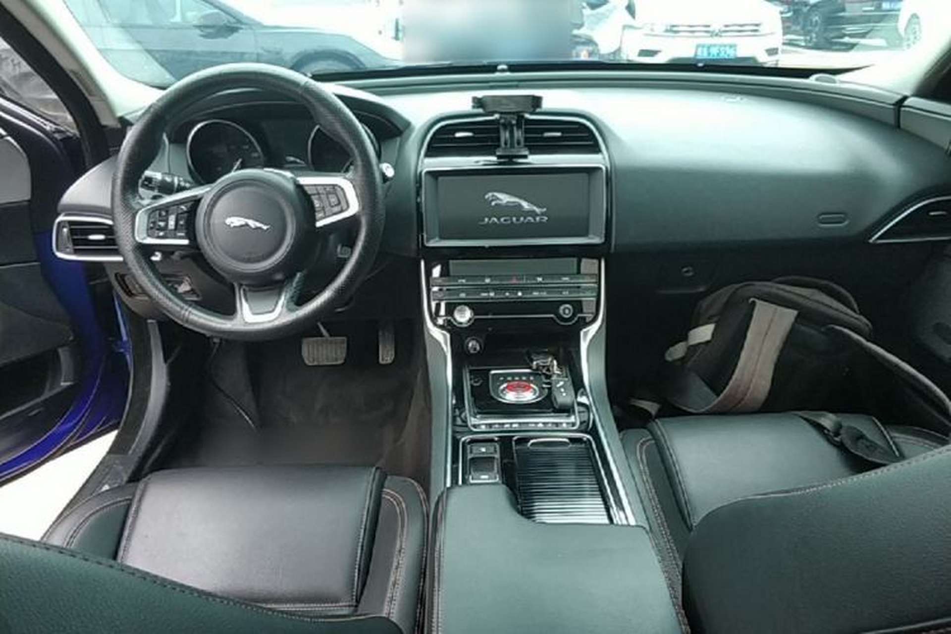 Used Jaguar XEL 2019 2.0T 200 PS Luxury Edition Center Console
