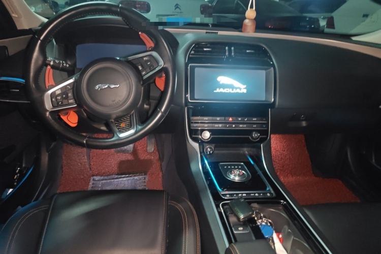 Used Jaguar XEL 2019 2.0T 250 PS Premium Edition Center Console