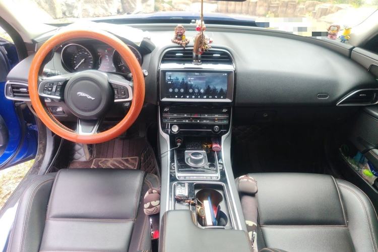 Used Jaguar XEL 2019 2.0T 200 PS Luxury Edition Center Console