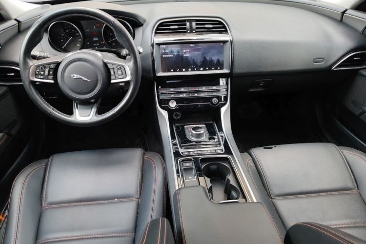 Used Jaguar XEL 2019 2.0T 200 PS Elite Edition Center Console