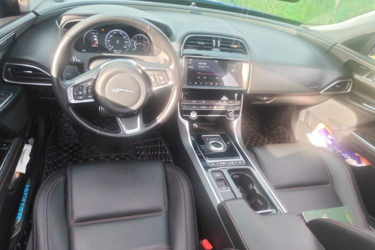 Used Jaguar XEL 2019 2.0T 250 PS Premium Edition Center Console