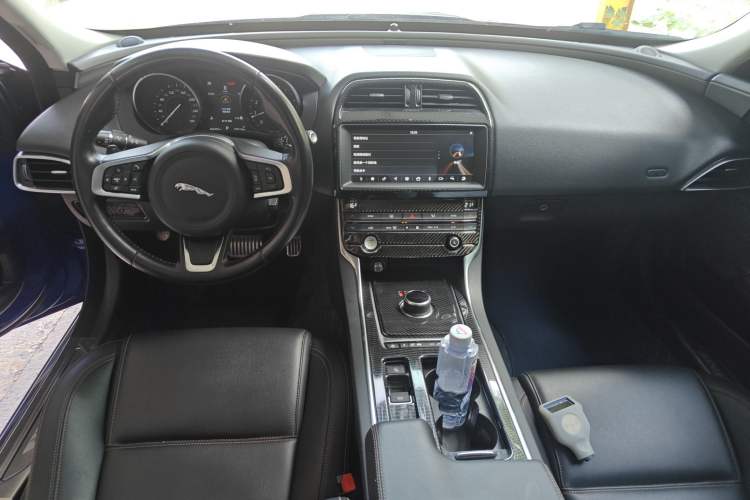 Used Jaguar XEL 2019 2.0T 200 PS Luxury Edition Center Console