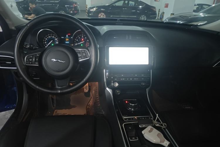 Used Jaguar XEL 2019 2.0T 200 PS Elite Edition Center Console