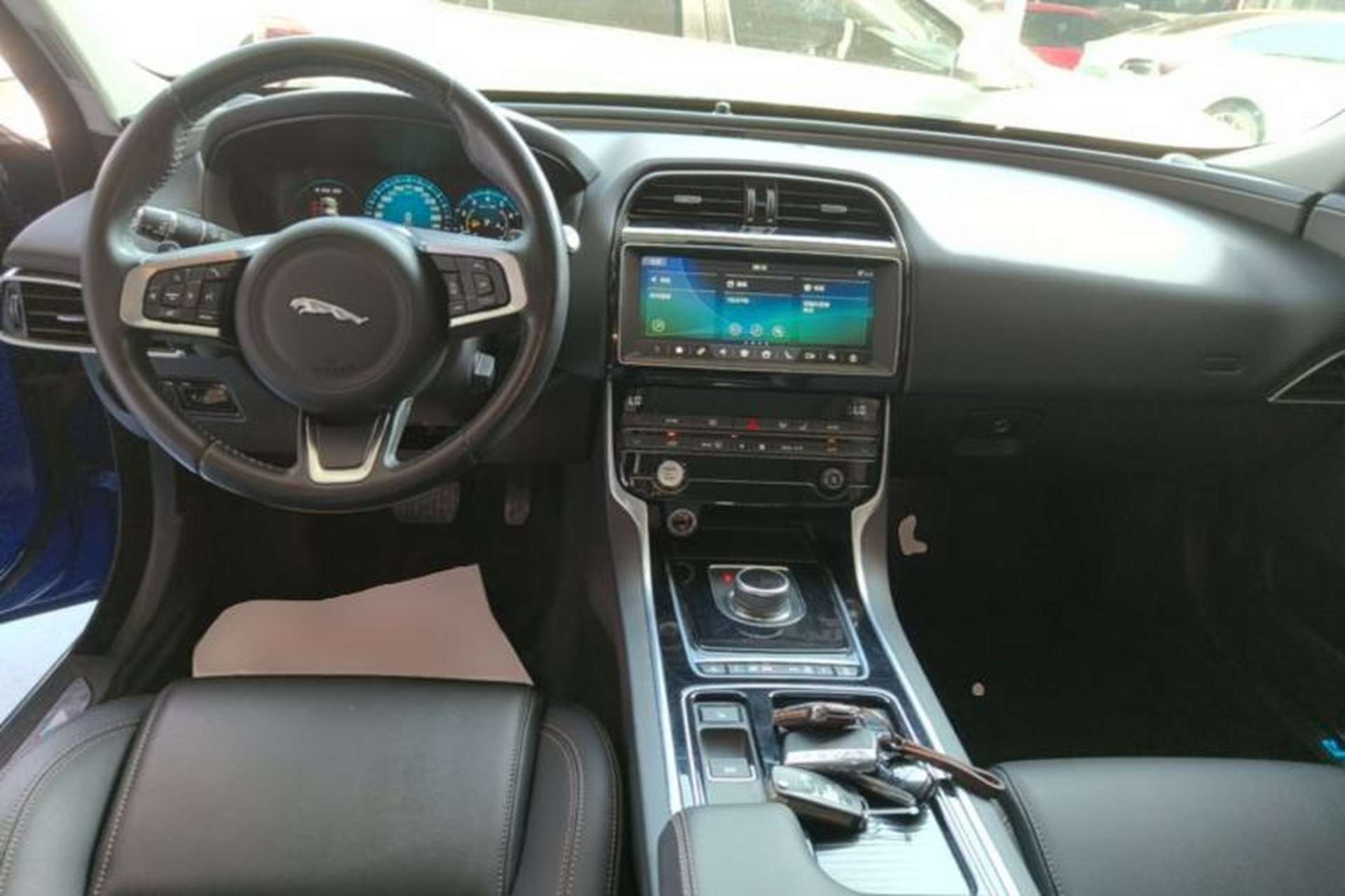 Used Jaguar XEL 2019 2.0T 200 PS Deluxe Edition Center Console