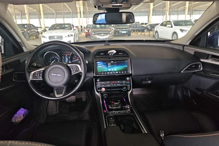 Used Jaguar XEL 2019 2.0T 200 PS Luxury Edition Center Console