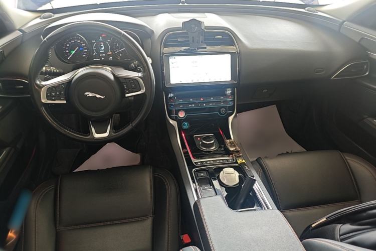 Used Jaguar XEL 2019 2.0T 200 PS Luxury Edition Center Console