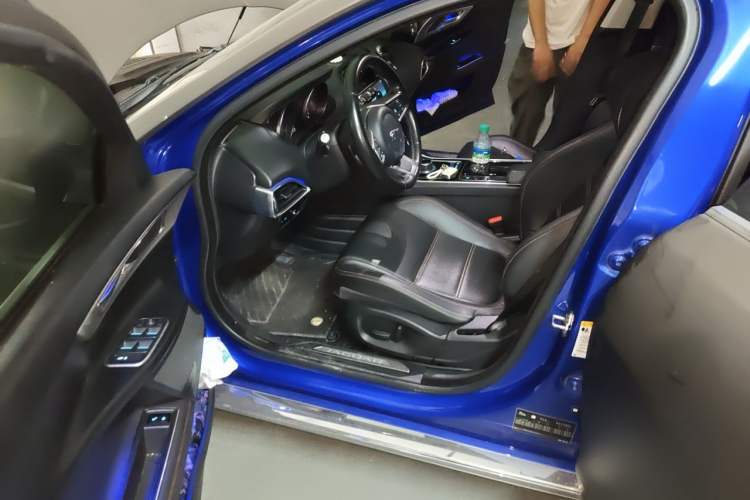 Used Jaguar XEL 2019 2.0T 200 PS Elite Edition Driver Seat