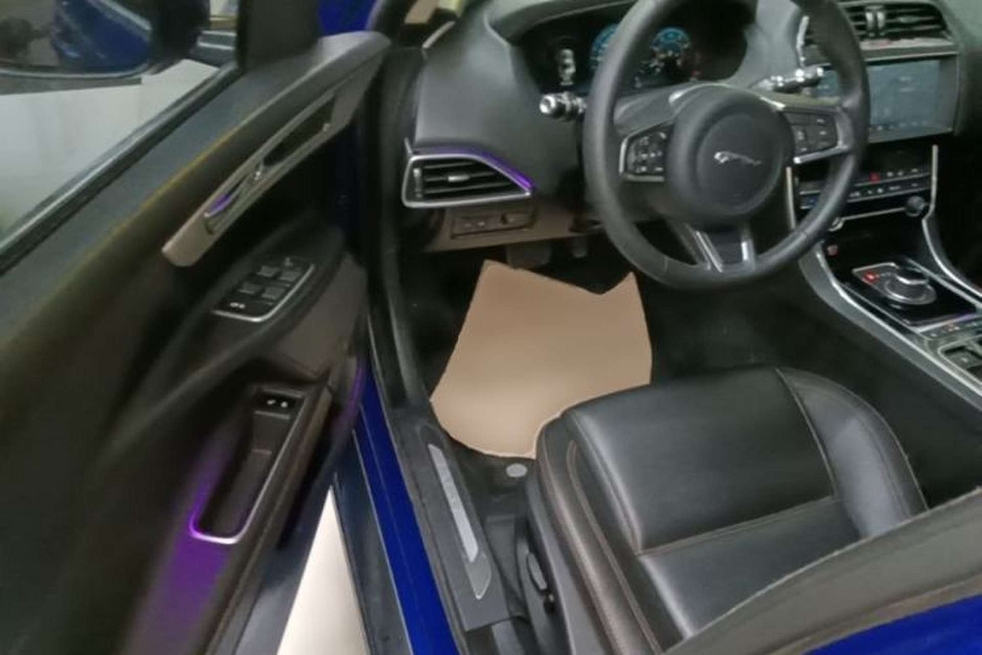Used Jaguar XEL 2019 2.0T 200 PS Deluxe Edition Driver Seat