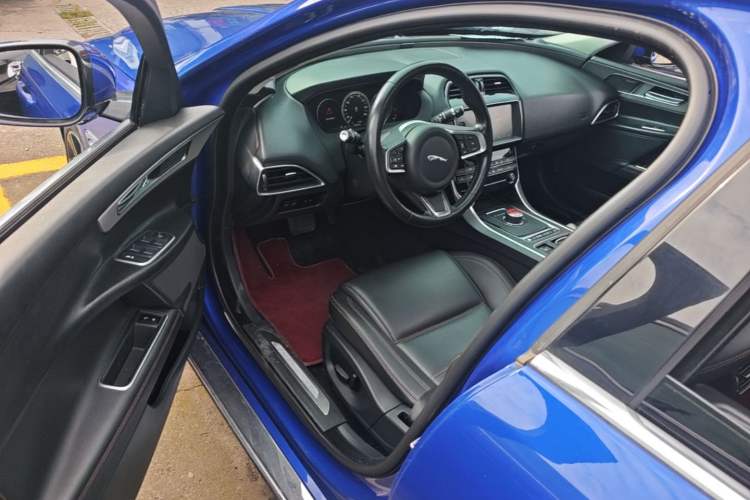 Used Jaguar XEL 2019 2.0T 200 PS Deluxe Edition Driver Seat