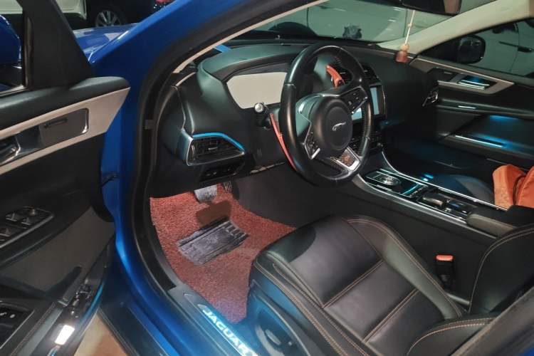 Used Jaguar XEL 2019 2.0T 250 PS Premium Edition Driver Seat